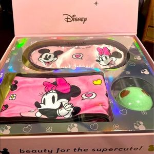 The creme shop x disney seasons treatings gift set